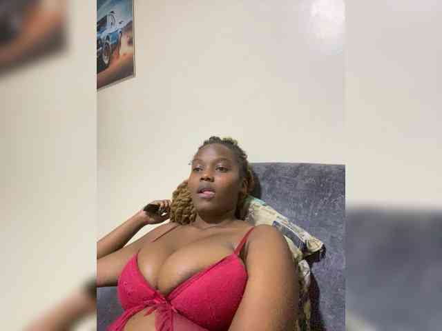 Curvy-maxy9 webcam