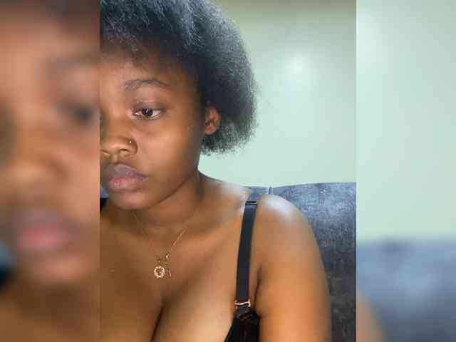 Curvy-maxy9 webcam