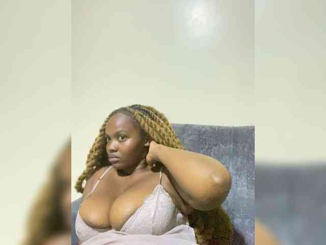 Curvy-maxy9 webcam