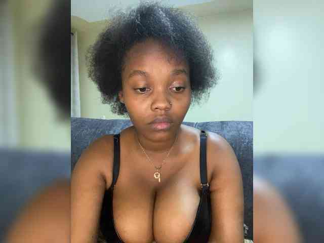 Curvy-maxy9 webcam