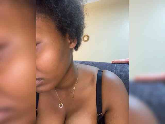 Curvy-maxy9 webcam