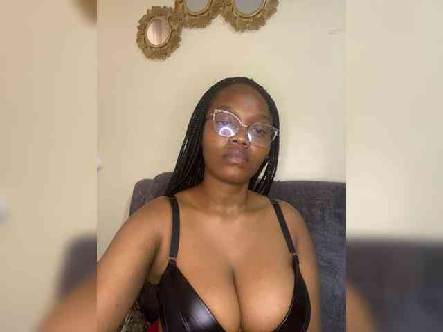 Curvy-maxy9 webcam