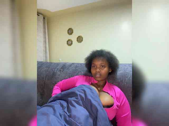 Curvy-maxy9 webcam