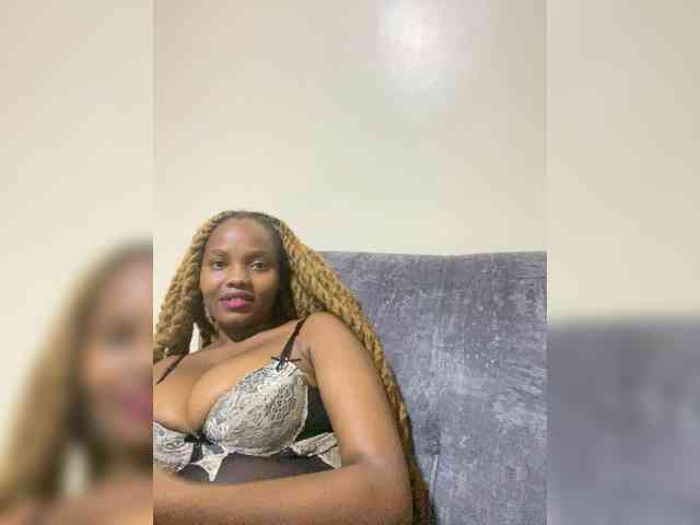 Curvy-maxy9 webcam