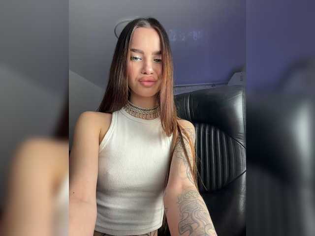 EvaDesire's BongaCams show and profile