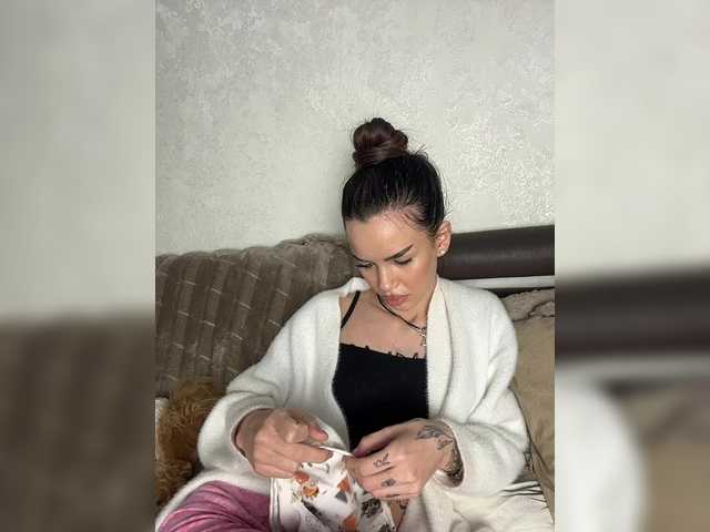 EvaDesire's BongaCams show and profile