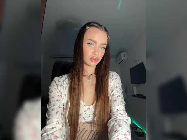 EvaDesire's BongaCams show and profile