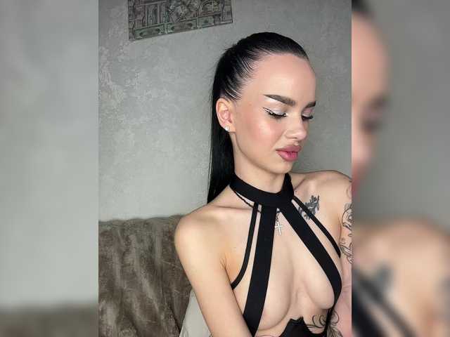 EvaDesire's BongaCams show and profile