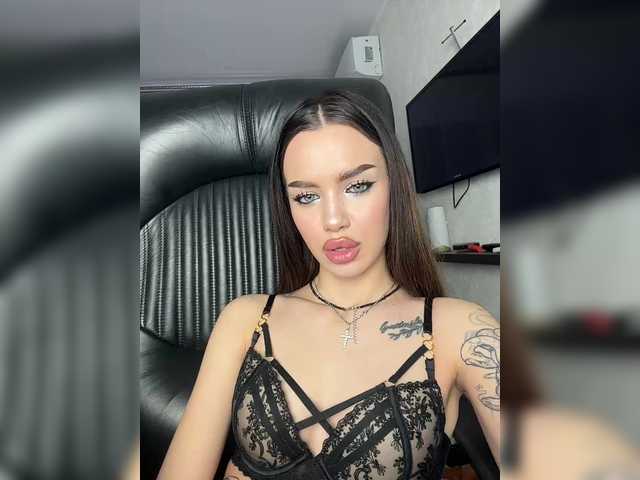 EvaDesire's BongaCams show and profile