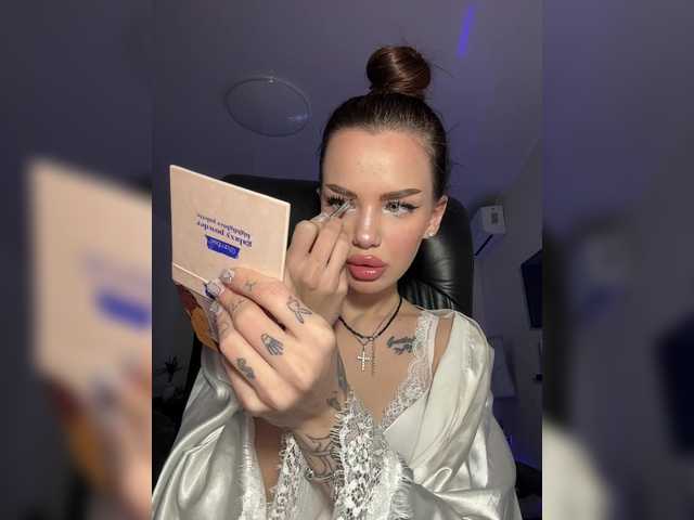 EvaDesire's BongaCams show and profile