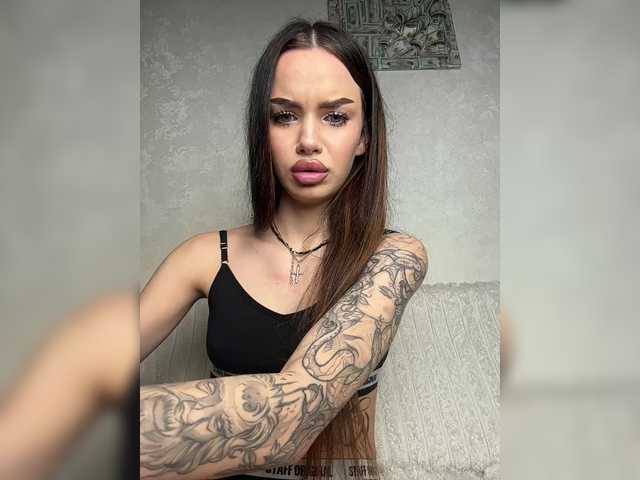 EvaDesire's BongaCams show and profile