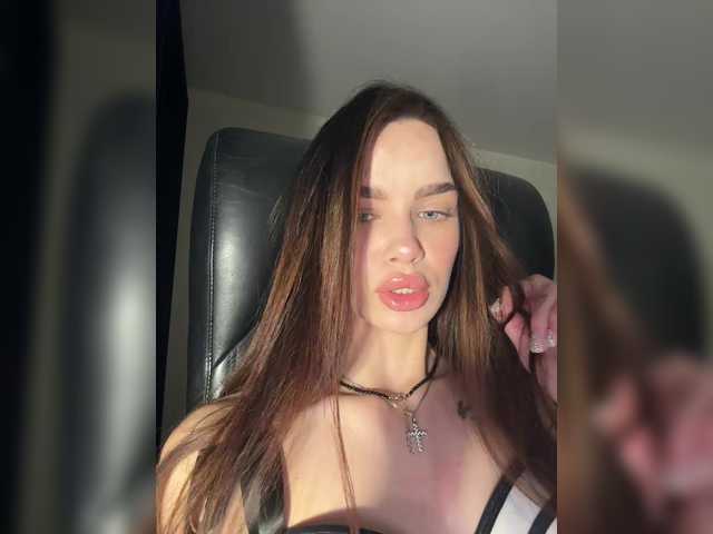 EvaDesire's BongaCams show and profile