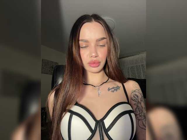 EvaDesire's BongaCams show and profile