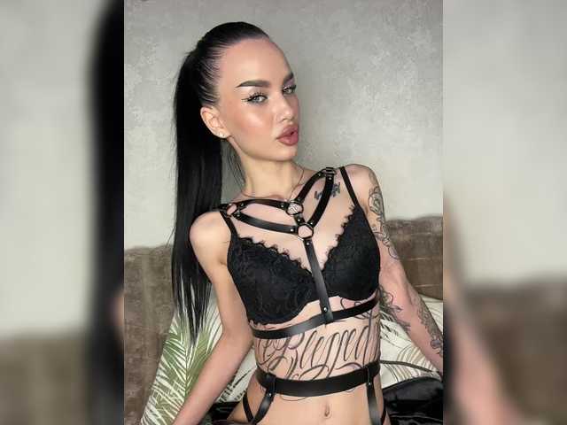 EvaDesire's BongaCams show and profile