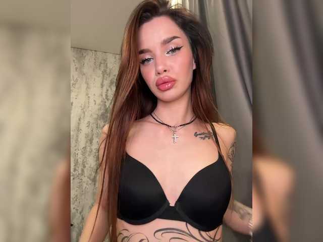 EvaDesire's BongaCams show and profile