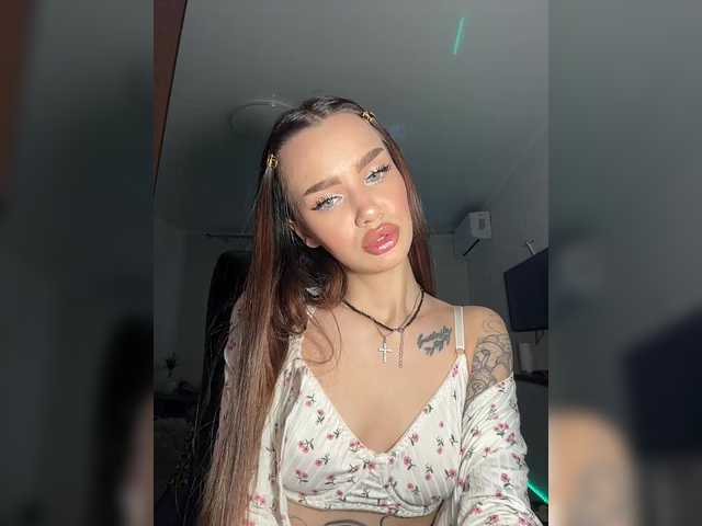 EvaDesire's BongaCams show and profile