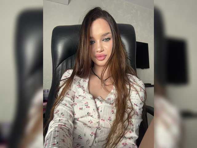 EvaDesire's BongaCams show and profile