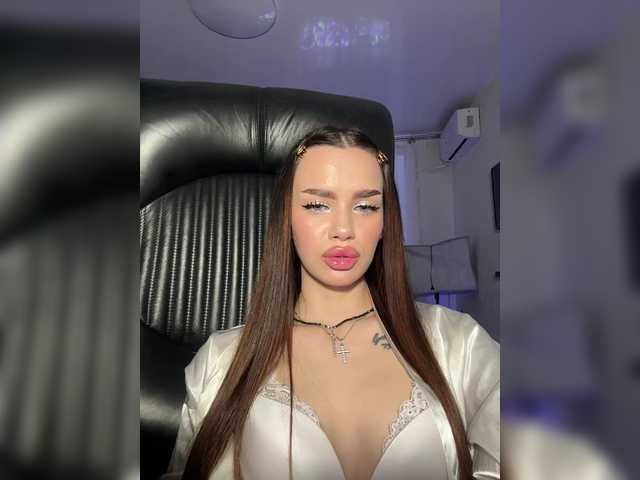 EvaDesire's BongaCams show and profile