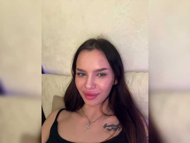 EvaDesire's BongaCams show and profile