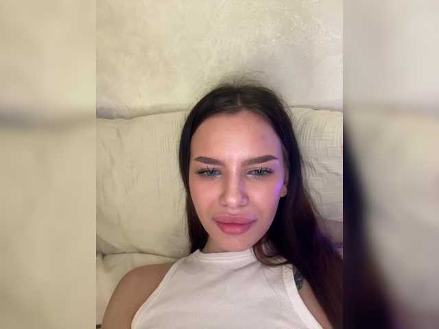 EvaDesire's BongaCams show and profile