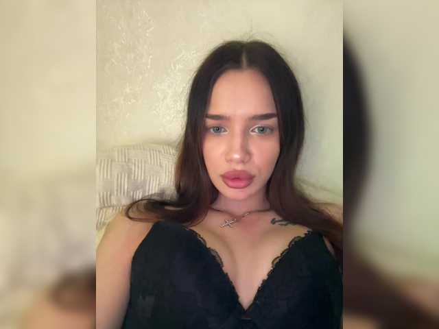 EvaDesire's BongaCams show and profile