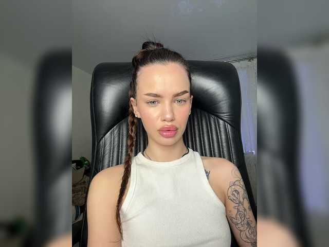 EvaDesire's BongaCams show and profile