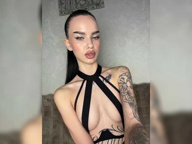 EvaDesire's BongaCams show and profile