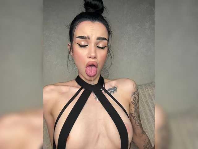 Sex chat gratuit in direct cu EvaDesire pe BongaCams