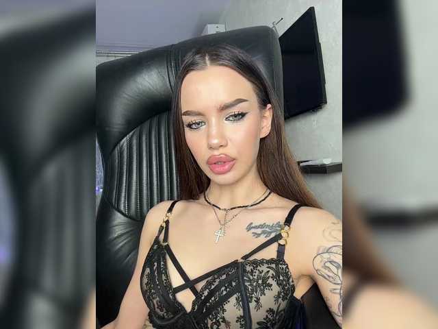 EvaDesire's BongaCams show and profile