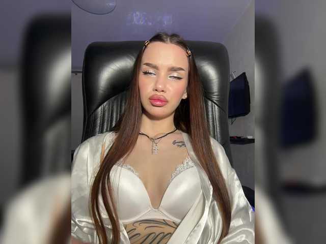 EvaDesire's BongaCams show and profile