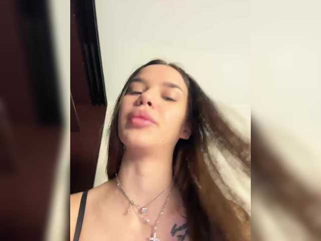 EvaDesire's BongaCams show and profile