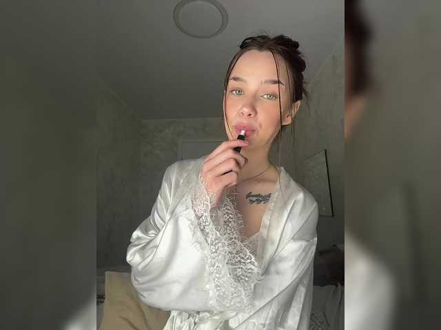 EvaDesire's BongaCams show and profile