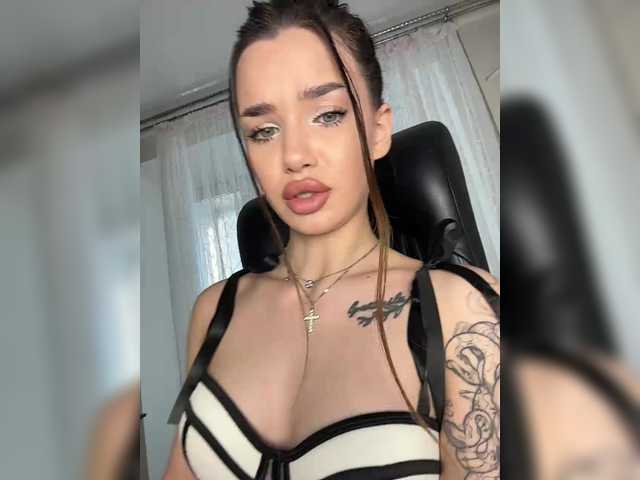 EvaDesire's BongaCams show and profile