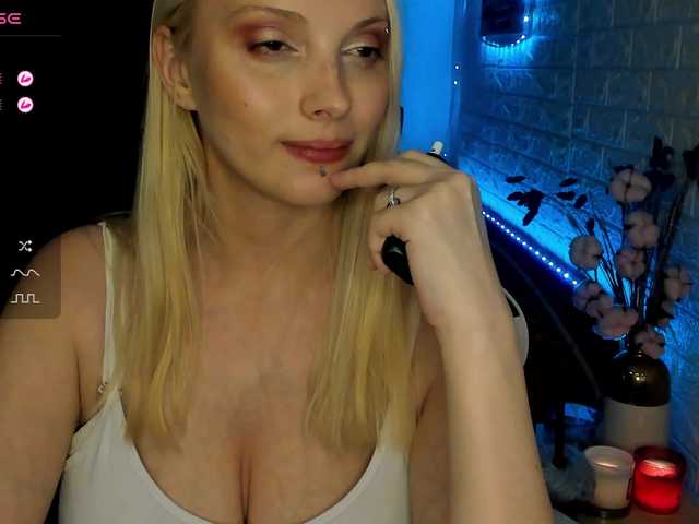  AmelieAndersen chat room