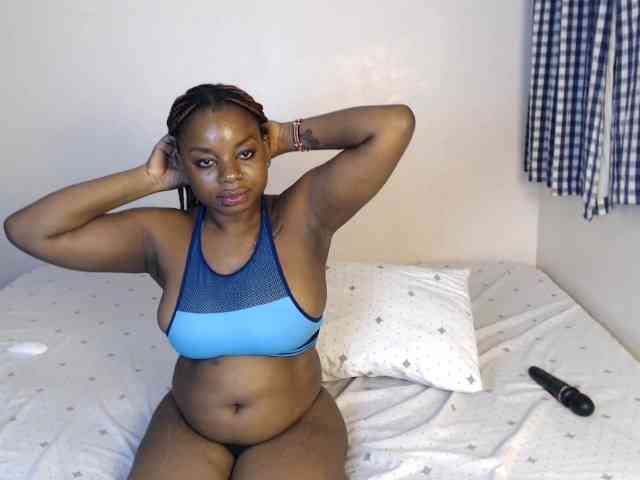 JolieNoir webcam