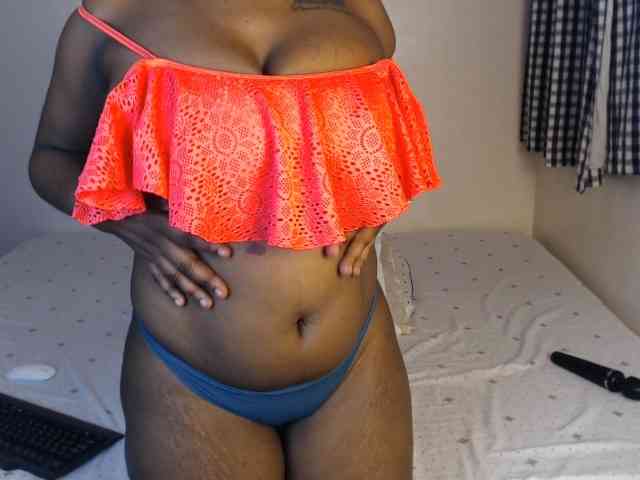 JolieNoir webcam