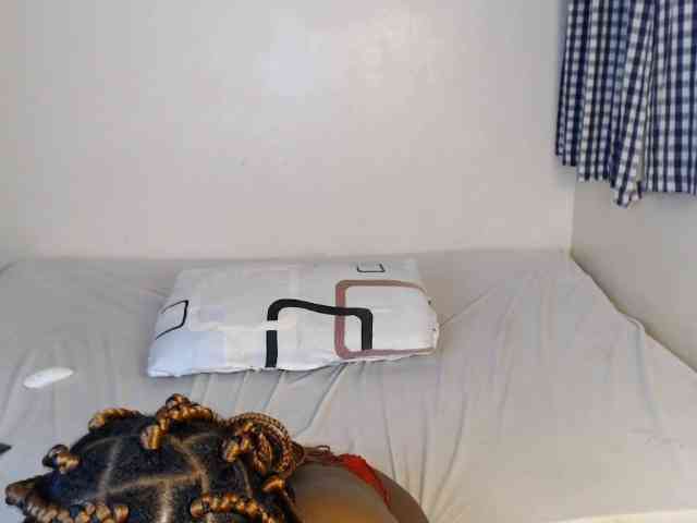 JolieNoir webcam