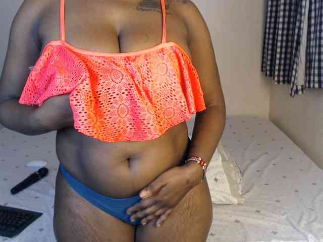 JolieNoir webcam
