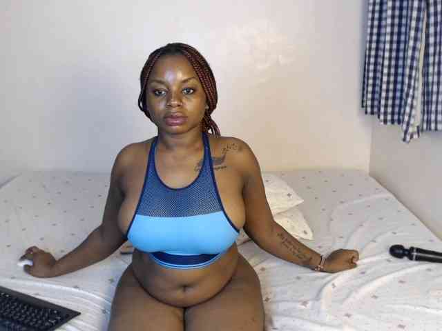 JolieNoir webcam