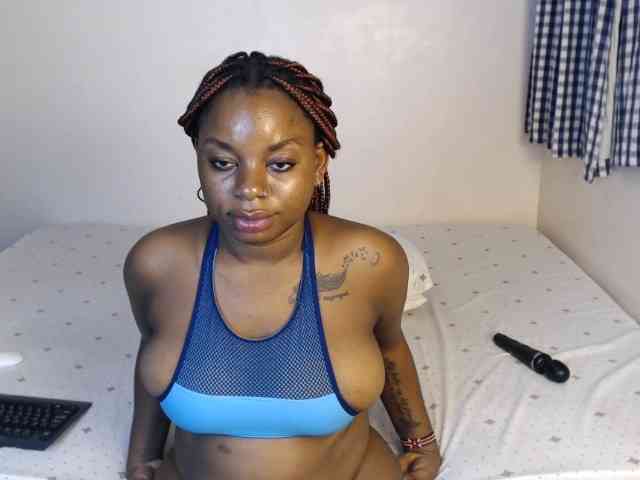 JolieNoir webcam