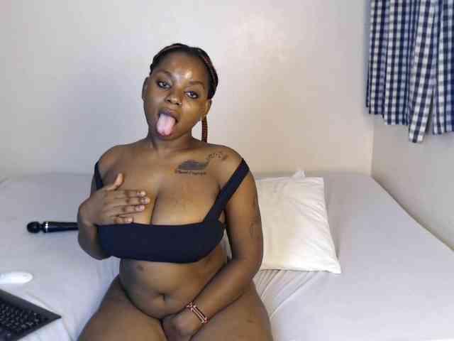 JolieNoir webcam