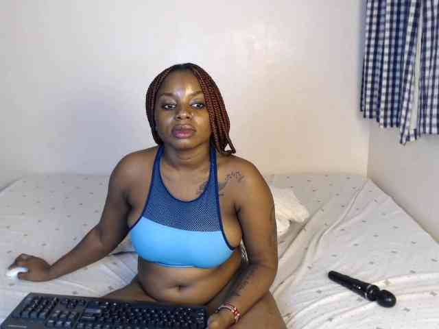 JolieNoir webcam