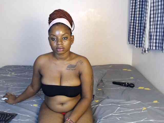 JolieNoir webcam