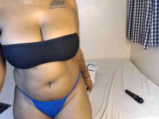 JolieNoir webcam