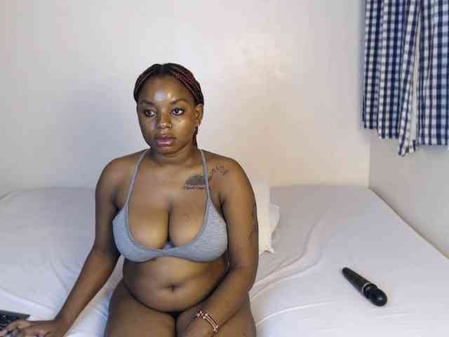 JolieNoir webcam