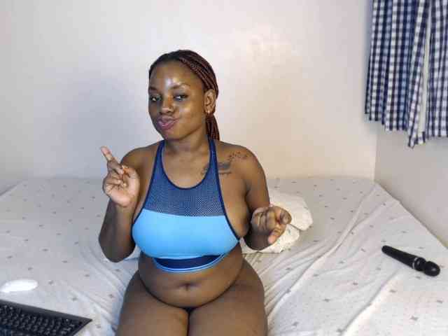 JolieNoir webcam