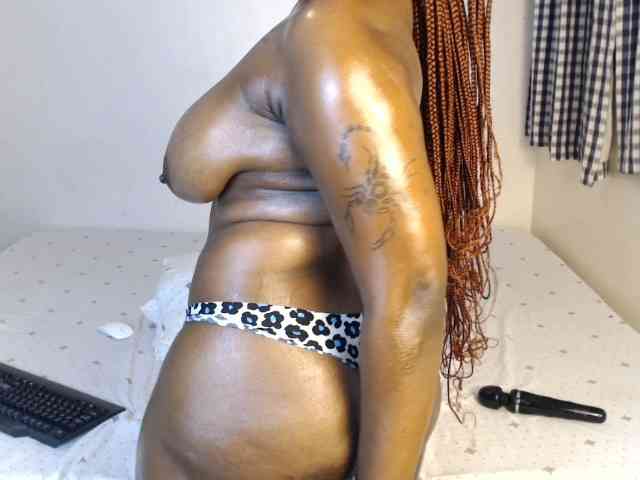 JolieNoir webcam