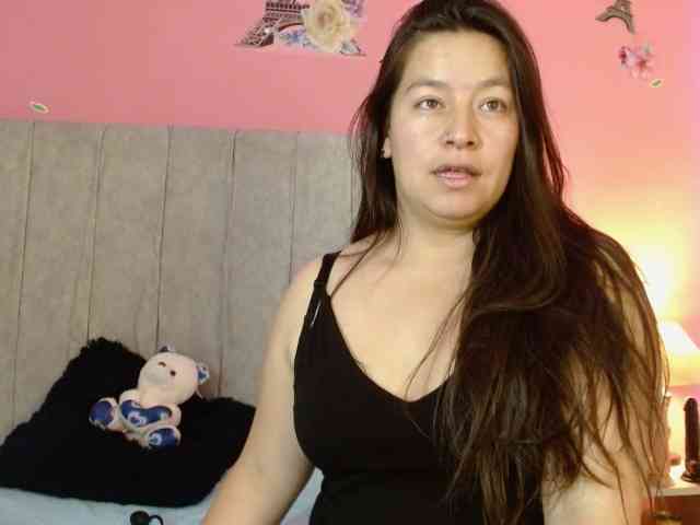 monickhot303av webcam