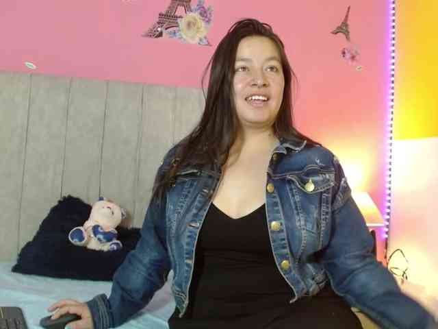 monickhot303av webcam