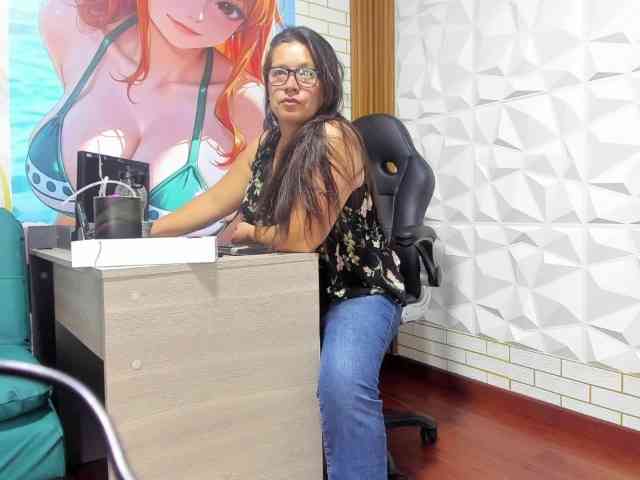 monickhot303av webcam